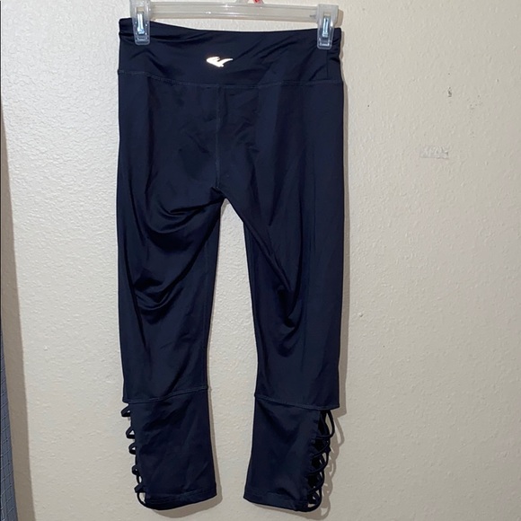 3/4 Length Criss-Cross Leggings - Picture 5 of 6